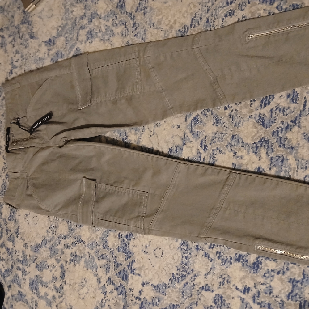 Stylish Cargo Pants in Olive Green